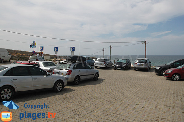 Parking de la plage d'Almograve Norte au Portugal