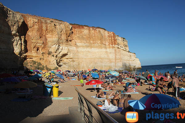 Photo de la plage de Benagil à Lagoa au Portugal