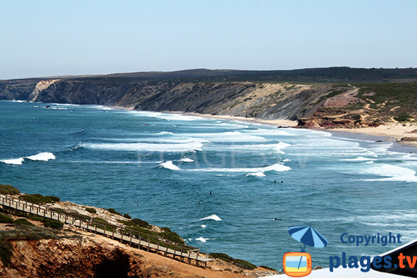 Océan agitée dans le sud du Portugal - Praia Bordeira