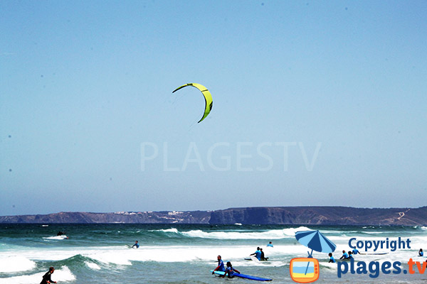 Kitesurf sur la praia de Bordeira - Portugal