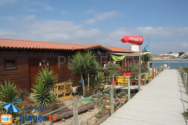 Restaurant au bord de la plage de Furnas Rio à Vila Nova Milfontes