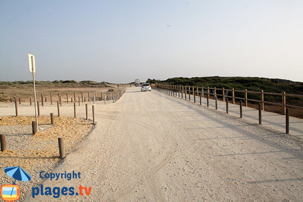 Piste d'accès à la plage de Malhao Sul à Vila Nova Milfontes au Portugal