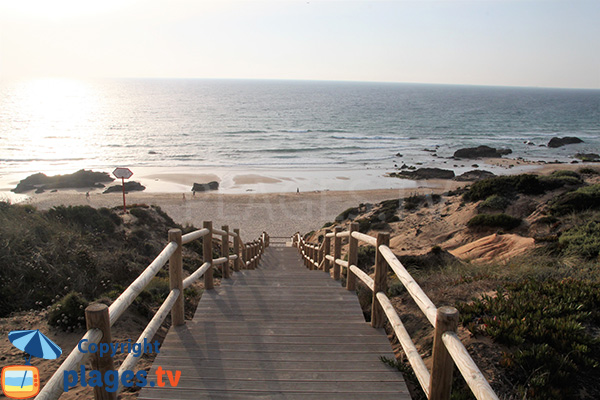 Escaliers de la plage de Malhao Sul à Vila Nova Milfontes - Portugal