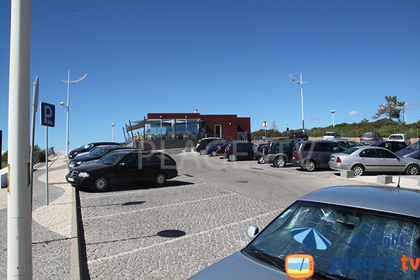 Parking et restaurant de la plage du Molhe à Ferragudo - Portugal