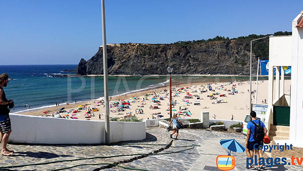 Accès à la plage d'Odeceixe au Portugal