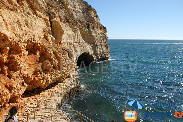 Grotte marine sur la plage de Paraiso - Carvoeiro