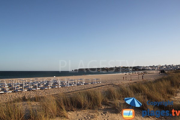 Photo de la plage de Meia Praia à Lagos au Portugal